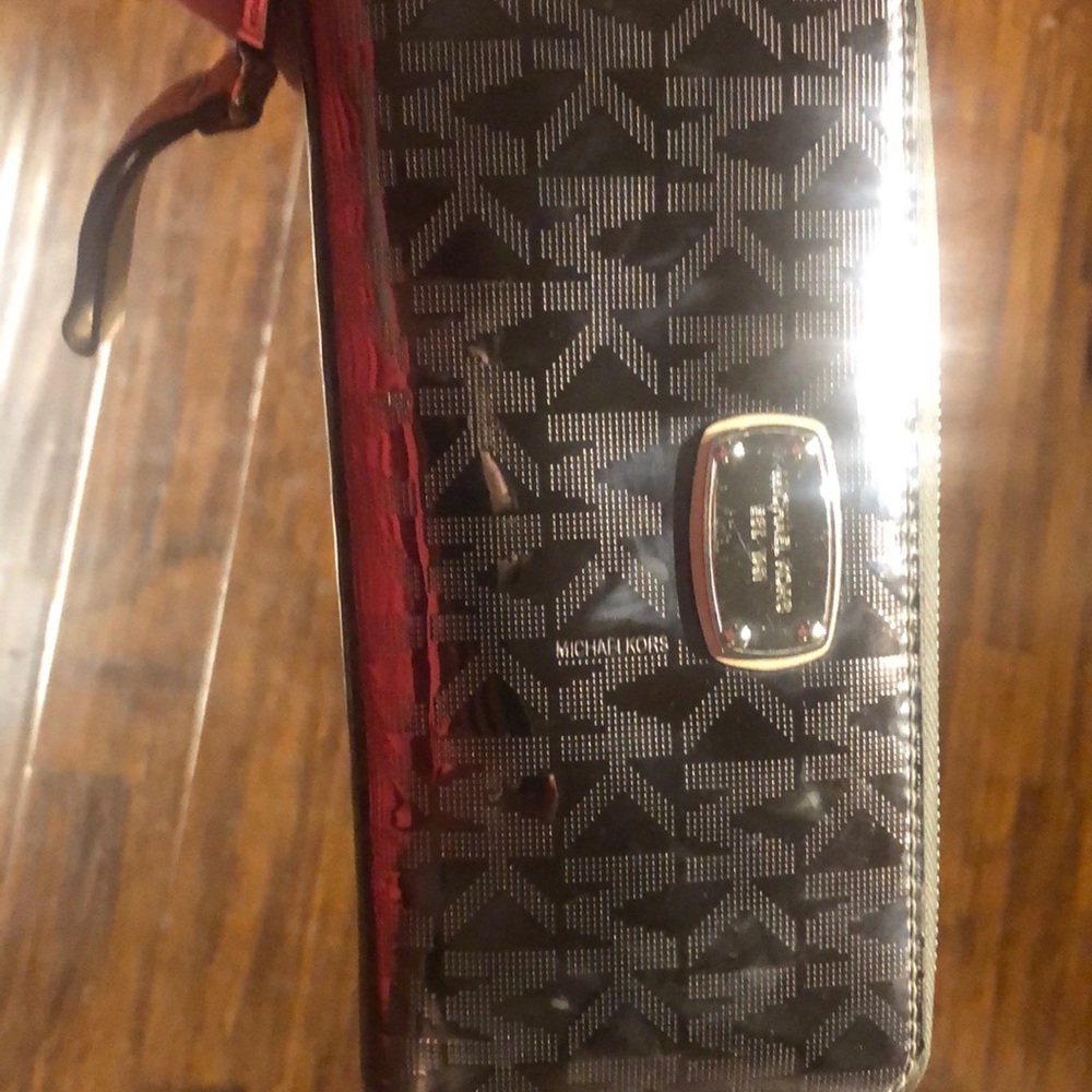 Silver Michael Kors Wallet. Lots of space.